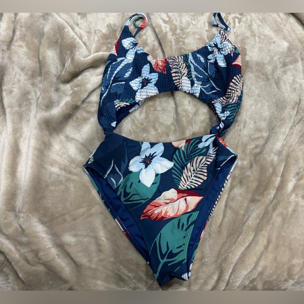 2 bathing suits HOLLISTER XS - Picture 2 of 6